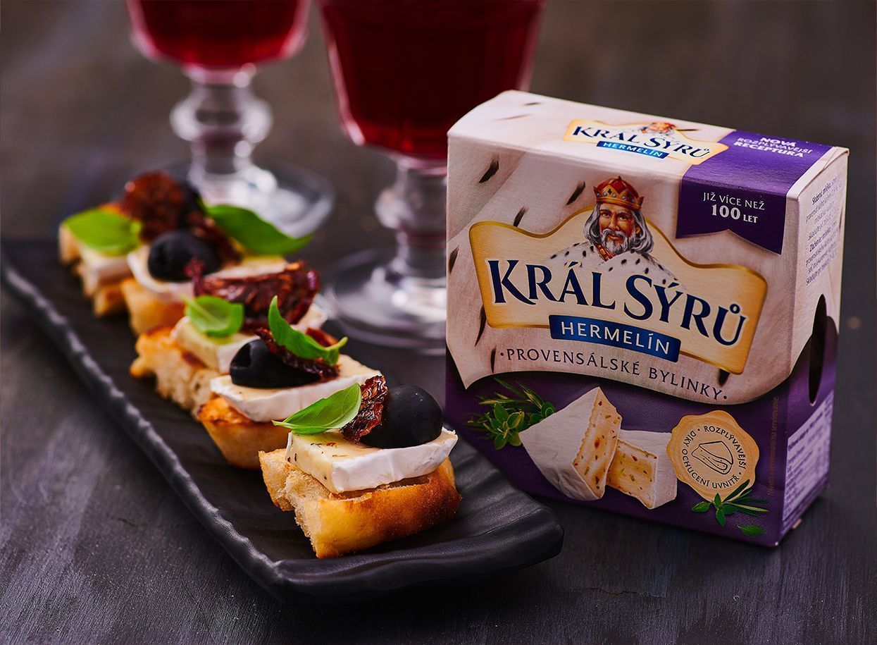 Provensálské jednohubky s Králem sýrů, sušenými rajčaty a olivami.jpg